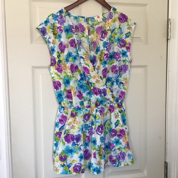 one clothing Pants - One Clothing watercolor floral print romper Size M